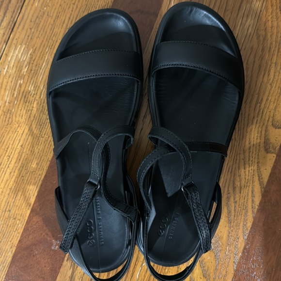 ⭐️ ECCO sandals (size 40) - nwob - Picture 3 of 4